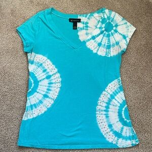 Blue and white International Concepts short sleeve. Size XL. Slightly worn.